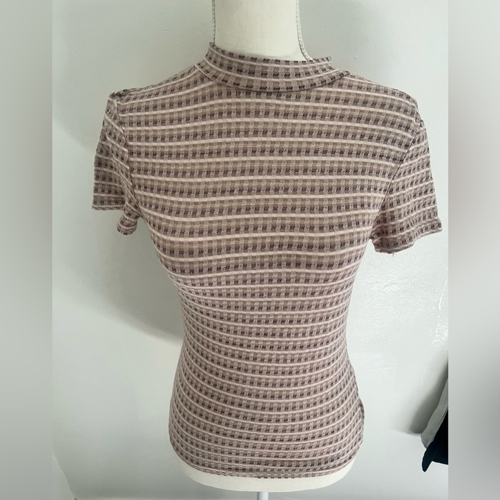 Beige fitted top.